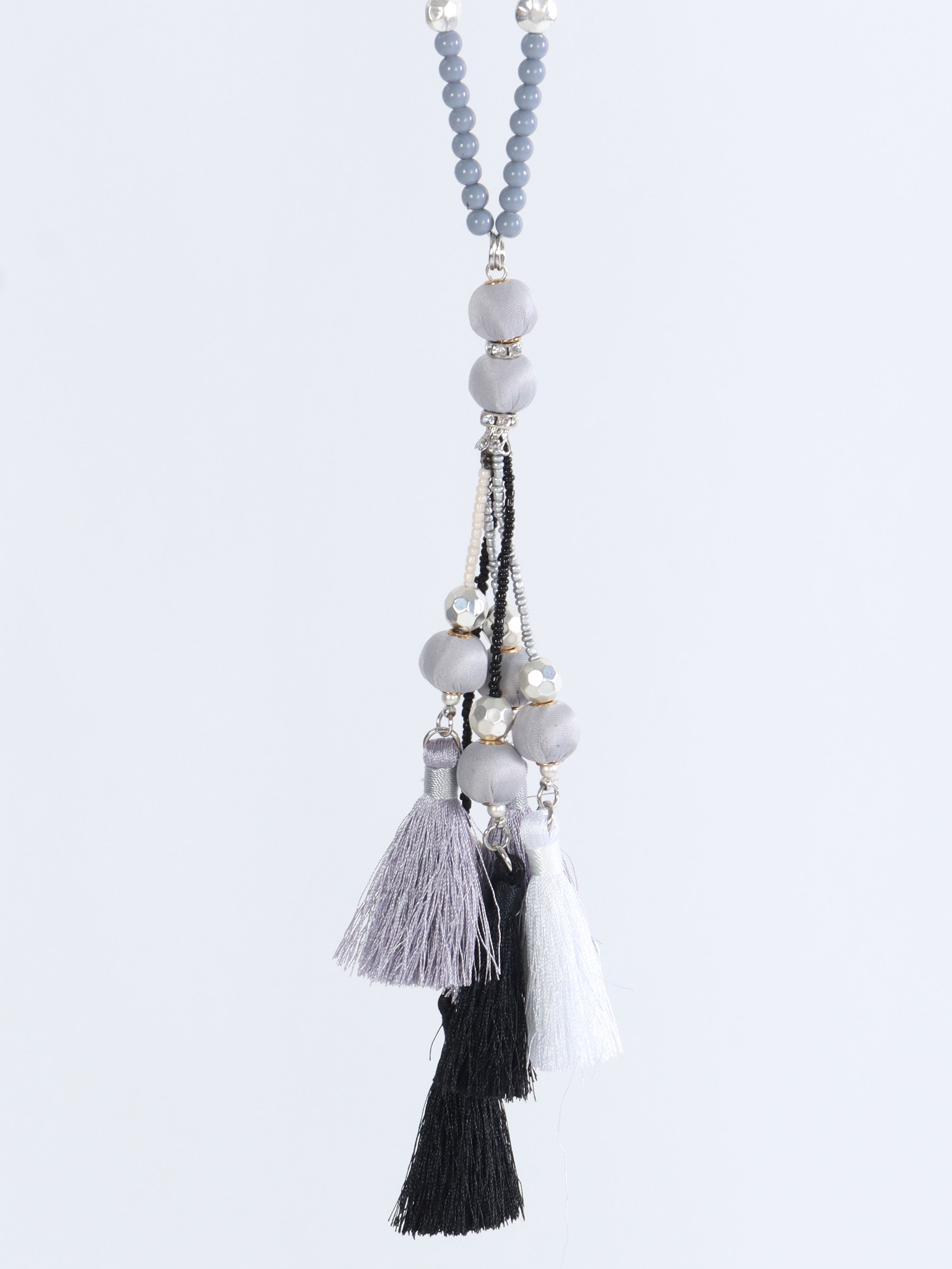 Lalola - Grå perlekæde med kvaster